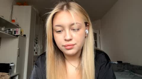 Mia   online show from April 6, 7:20 am