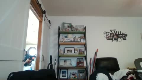 hey online show from March 8, 5:33 pm