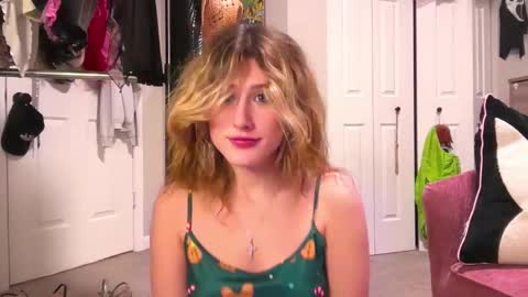 Brianna3 online show from December 4, 7:00 am