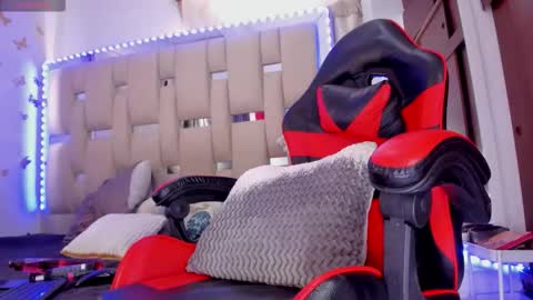  Briana  online show from December 19, 5:19 pm