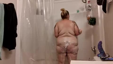 Snapshot of briebaby88 chatting on October 3, 1:26 am Leela Marie xo online show from October 3, 1:26 am