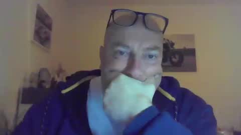 Brisco schner Schwanz online show from December 2, 6:10 am