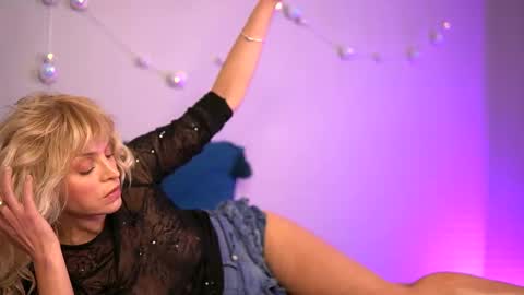 britneyhudson online show from December 19, 5:47 am