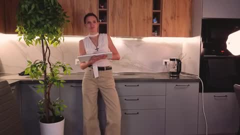 my name is Britney Im 18 years old I love to draw and want to learn to dance online show from March 3, 7:43 pm