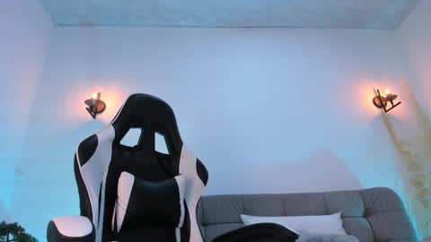 Snapshot of brittany_cute18 chatting on February 26, 2:16 pm online show from February 26, 2:16 pm