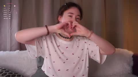 Lina online show from April 3, 1:07 pm