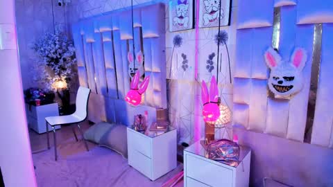     online show from April 18, 3:25 pm