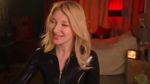 Anna online show from December 15, 3:52 pm