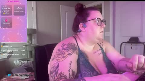 Snapshot of brookenicole3 chatting on October 16, 12:38 pm Madam Brooke online show from October 16, 12:38 pm
