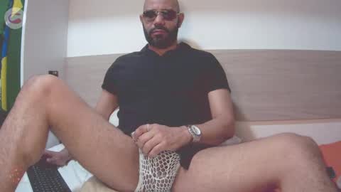 Snapshot of bruce_bigg chatting on September 18, 11:09 pm Bruce online show from September 18, 11:09 pm