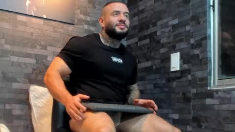 brucedallas online show from April 23, 5:04 am