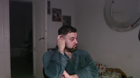 Snapshot of brucemf chatting on December 20, 5:18 pm Bruce online show from December 20, 5:18 pm