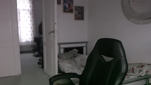 Snapshot of brucemf chatting on February 7, 8:33 am Bruce online show from February 7, 8:33 am