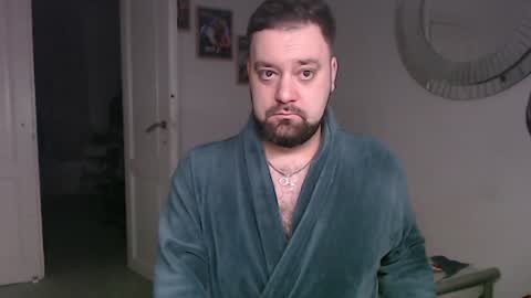 Snapshot of brucemf chatting on December 18, 10:35 pm Bruce online show from December 18, 10:35 pm