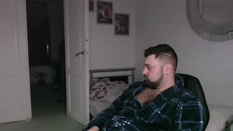 Snapshot of brucemf chatting on February 8, 6:33 pm Bruce online show from February 8, 6:33 pm