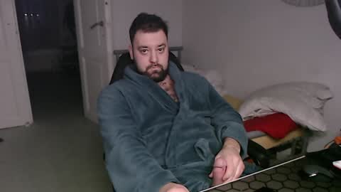 Snapshot of brucemf chatting on December 22, 4:06 pm Bruce online show from December 22, 4:06 pm