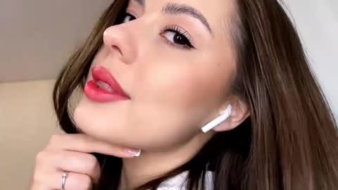 Snapshot of brunalamarra chatting on October 15, 7:37 pm Lina online show from October 15, 7:37 pm