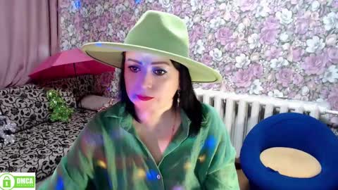 Julia online show from December 28, 9:51 pm