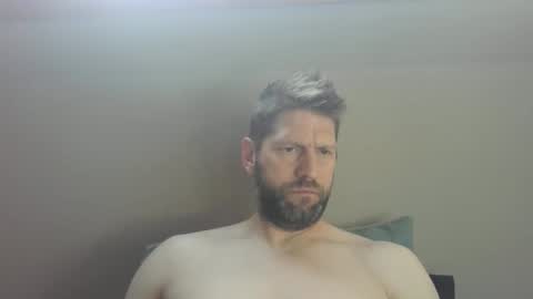 bubblebee1982 online show from April 25, 8:05 am