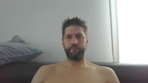 bubblebee1982 online show from October 10, 9:37 am