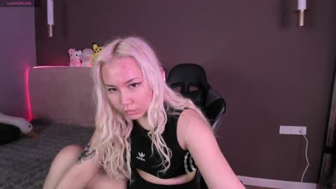 bubblebunny_ online show from June 3, 2:33 pm