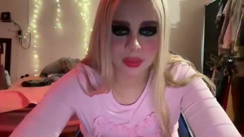 Isabella but call me isa  online show from November 12, 5:10 am