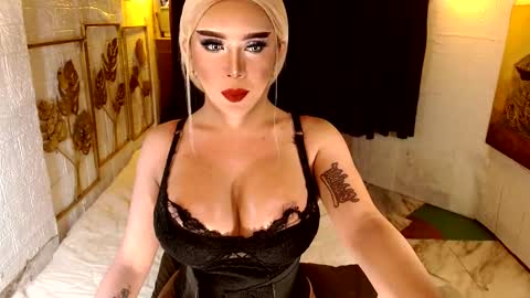 Lucienne online show from October 27, 7:25 pm