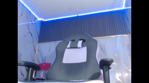 bull_cam online show from September 16, 7:50 pm