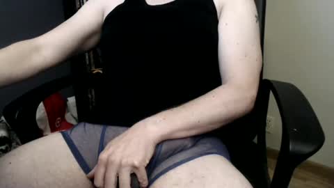 Snapshot of bullseyeboy chatting on November 1, 11:20 am bullseyeboy online show from November 1, 11:20 am