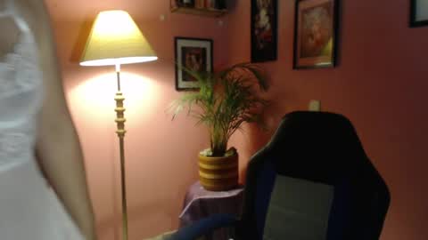 bunnyEmilyR0s33 online show from April 12, 8:07 am