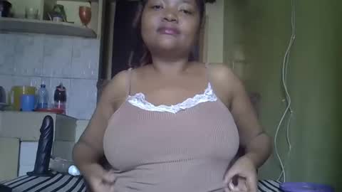 busty kenzi online show from April 28, 7:45 am