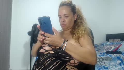 Snapshot of bustyamanda_ chatting on February 21, 7:23 am Amanda  online show from February 21, 7:23 am