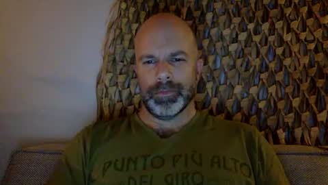 Snapshot of buurman1982isback chatting on October 9, 9:09 pm buurman1982isback online show from October 9, 9:09 pm