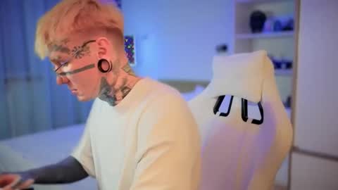 c10h15on online show from January 10, 1:16 pm