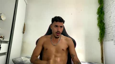 caiolima18oliveira online show from July 1, 2:26 pm