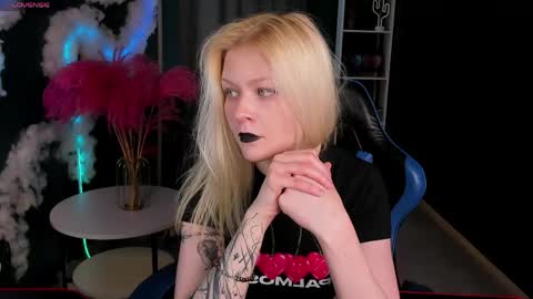 Robin online show from April 22, 3:02 am