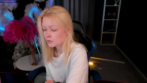 Robin online show from April 16, 3:06 am