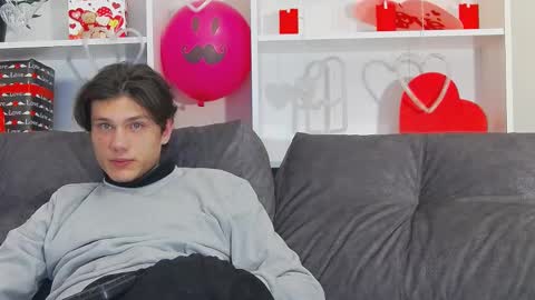 Snapshot of calvin_cay chatting on February 15, 11:58 pm Calvin online show from February 15, 11:58 pm