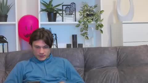 Snapshot of calvin_cay chatting on February 22, 7:47 pm Calvin online show from February 22, 7:47 pm