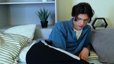 Snapshot of calvin_cay chatting on January 14, 6:02 am Calvin online show from January 14, 6:02 am