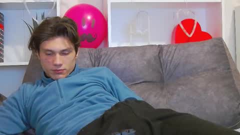 Snapshot of calvin_cay chatting on February 14, 11:09 pm Calvin online show from February 14, 11:09 pm