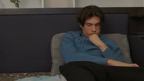 Snapshot of calvin_cay chatting on January 15, 3:33 am Calvin online show from January 15, 3:33 am