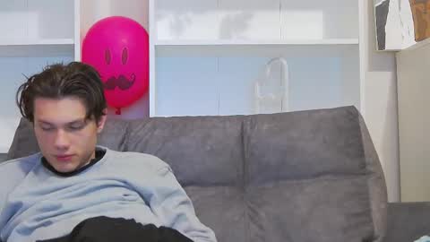 Snapshot of calvin_cay chatting on February 20, 11:43 pm Calvin online show from February 20, 11:43 pm