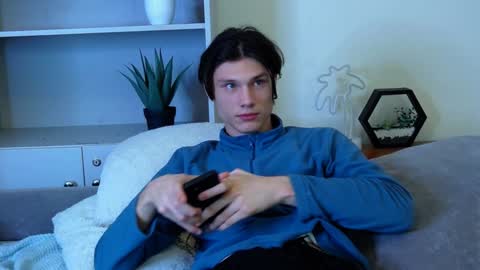 Snapshot of calvin_cay chatting on January 13, 7:42 pm Calvin online show from January 13, 7:42 pm