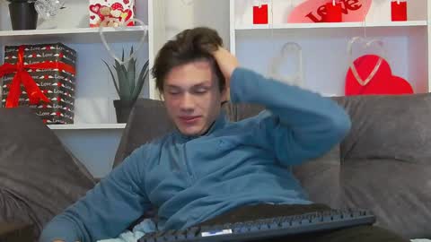 Snapshot of calvin_cay chatting on February 8, 12:38 am Calvin online show from February 8, 12:38 am