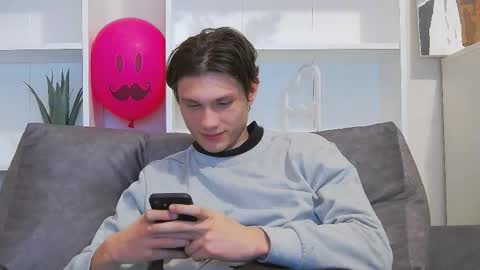 Snapshot of calvin_cay chatting on February 20, 8:03 pm Calvin online show from February 20, 8:03 pm