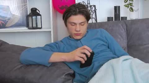 Snapshot of calvin_cay chatting on February 24, 6:49 am Calvin online show from February 24, 6:49 am