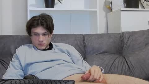 Snapshot of calvin_cay chatting on February 3, 1:30 am Calvin online show from February 3, 1:30 am