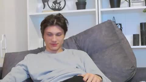 Snapshot of calvin_cay chatting on February 28, 8:18 pm Calvin online show from February 28, 8:18 pm