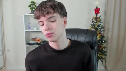 Hey I am Calvin  online show from December 21, 7:06 pm